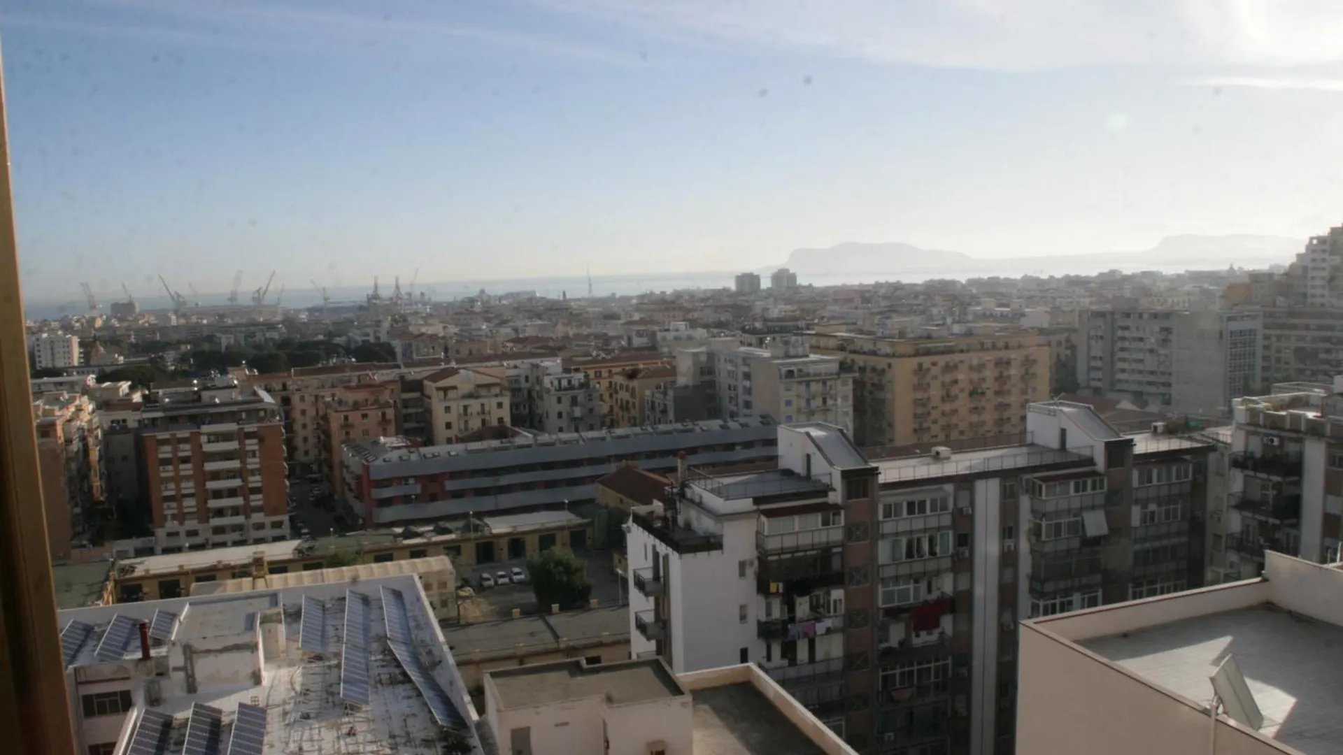 Mamy Penthouse Apartment Palermo Homestay